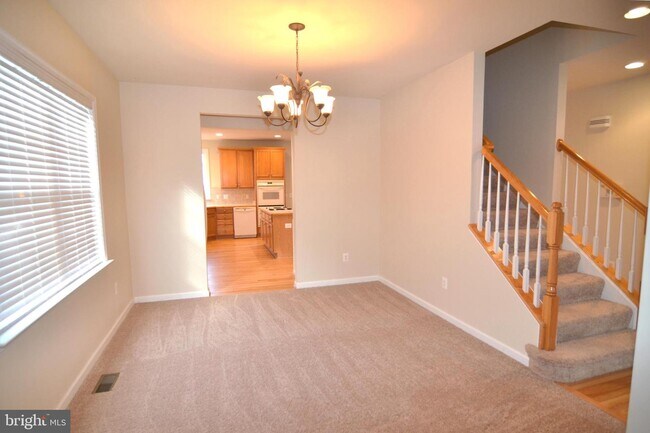 Building Photo - 2 Riverwatch Ln