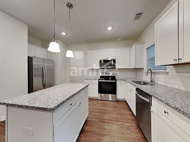 Building Photo - 529 Camp dr