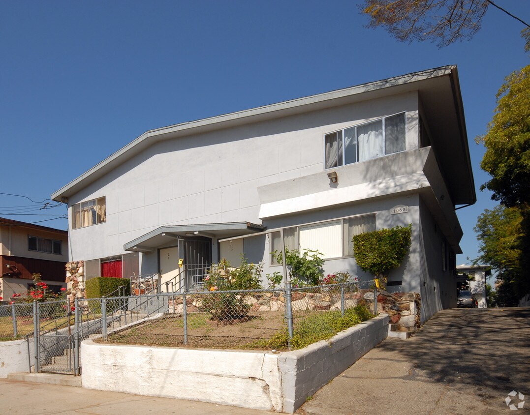 Primary Photo - 1060 W Kensington Rd