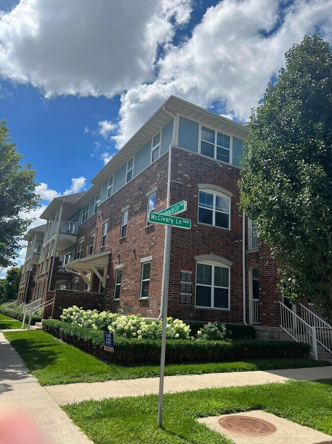 Building, secured access - 2177 Willenbrock Cir