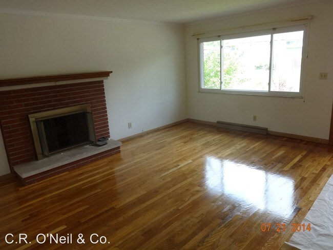 Building Photo - 5663-5665 Saranac Dr