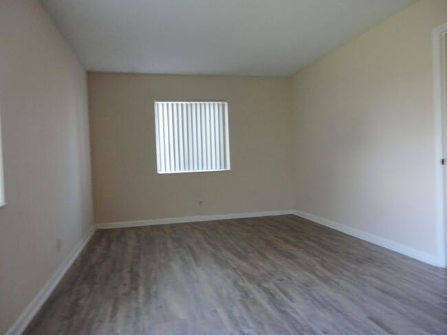 Building Photo - 322 Knotty Pine Cir