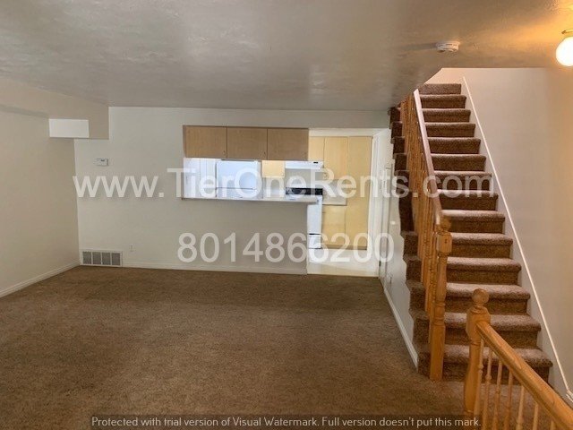 Building Photo - Move-in special: $500 off First month's rent!