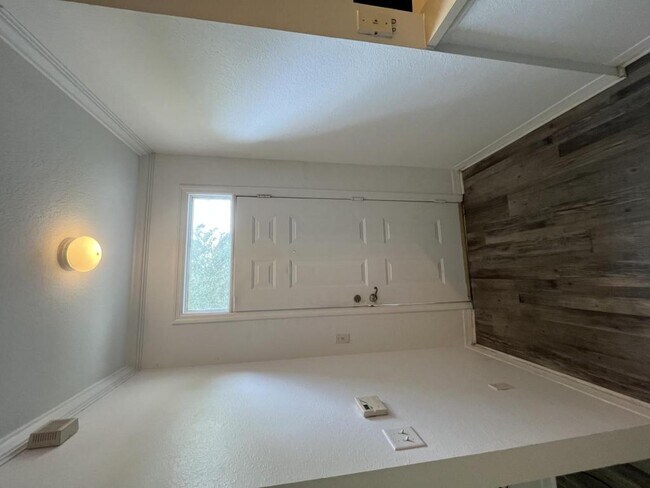 Building Photo - 9270 Lake Chase Island Way