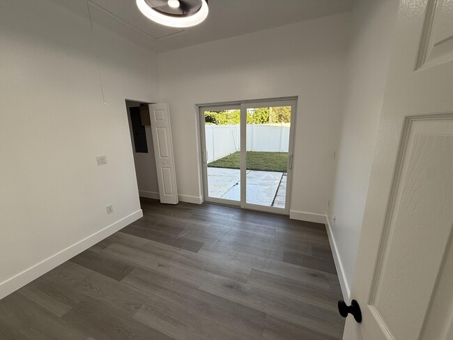 Foto del edificio - 11865 Ellison Wilson Rd