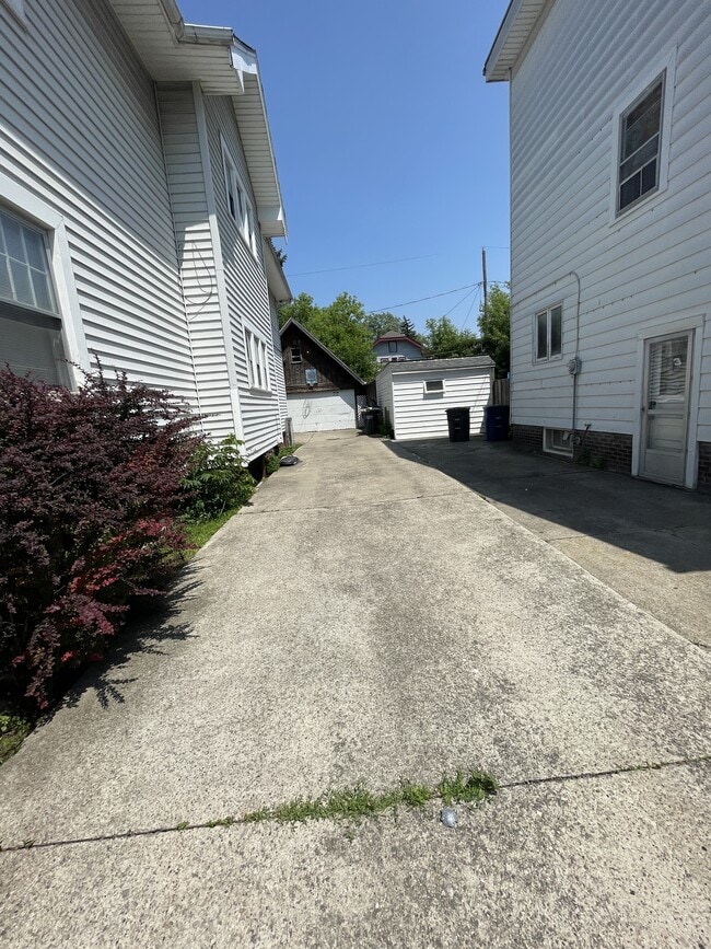 Foto del edificio - 4104 N Lockwood Ave