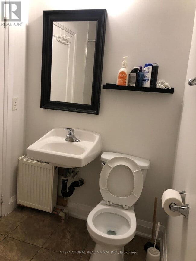 Building Photo - 1262 Bloor St W