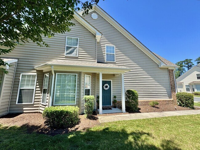Building Photo - READY July 1st!! End-Unit Condo with Commu...