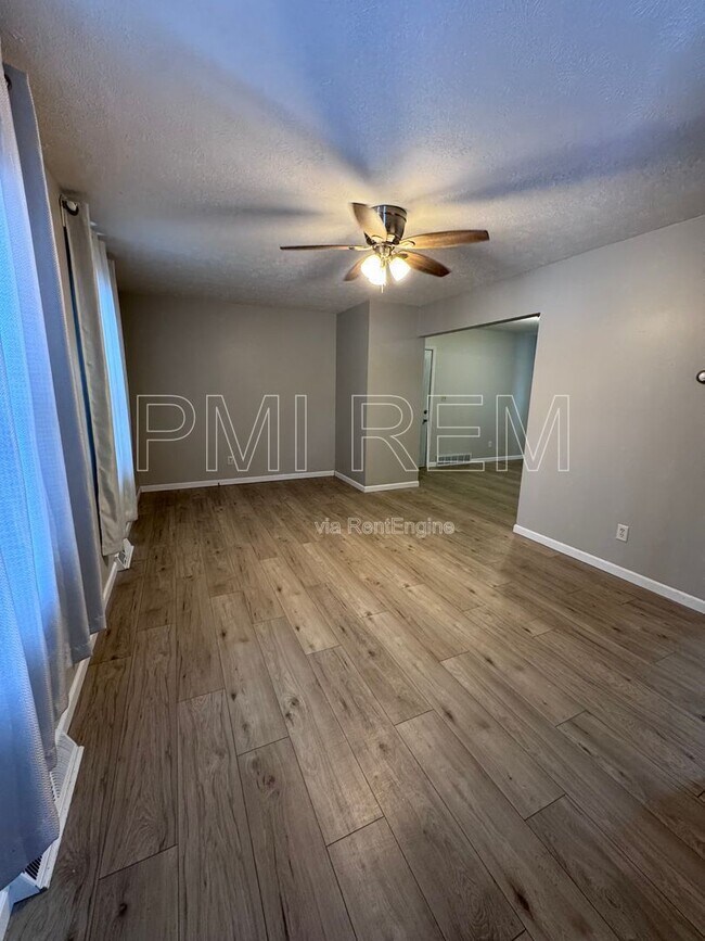 Foto del edificio - 782 Akron Blvd