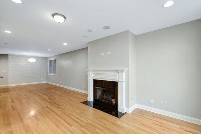 Building Photo - 4733 S St Lawrence Ave