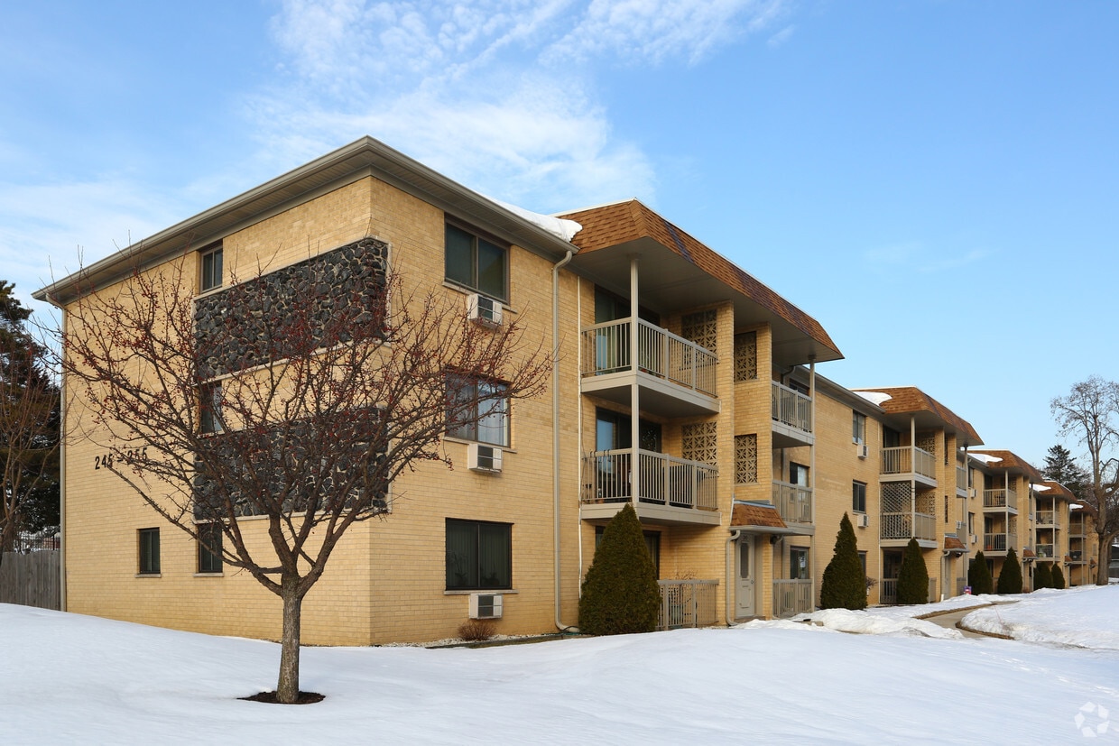 245255 N Smith St, Palatine, IL 60067 Apartments in Palatine, IL