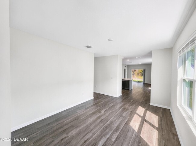 Building Photo - 982 Commons Wy