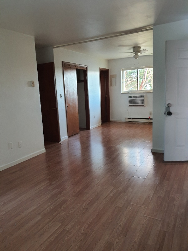Foto del edificio - 712 Cedar Dr