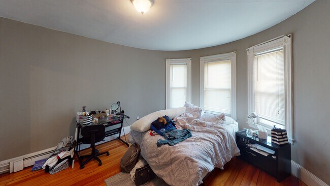 Foto del edificio - 96 Chestnut Hill Ave