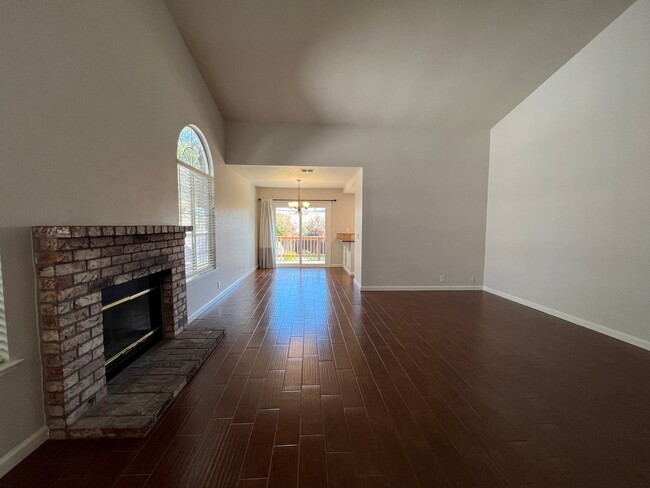 Building Photo - Upgraded Duplex Located Near Parks, Folsom...