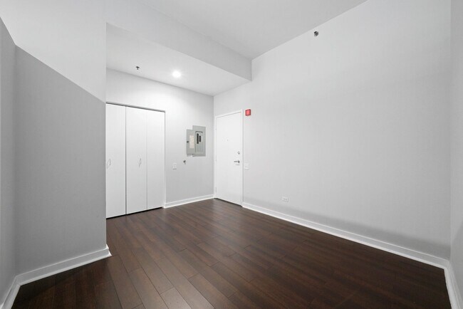 Building Photo - 5 N Wabash Ave