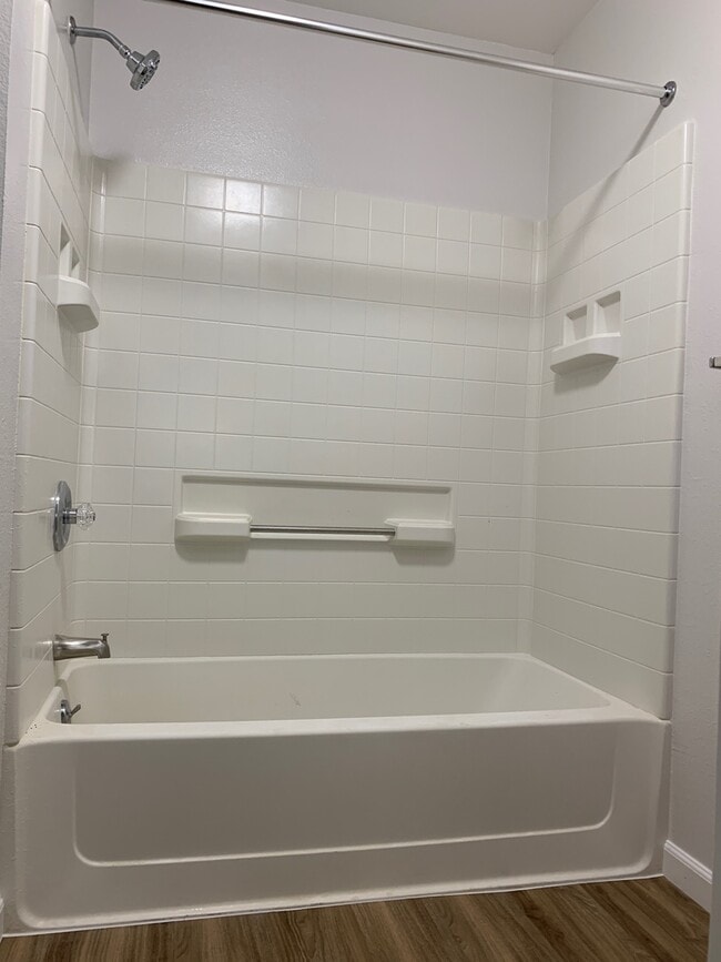 Building Photo - Hillsdale 2/2/2 - ground floor unit outsid...