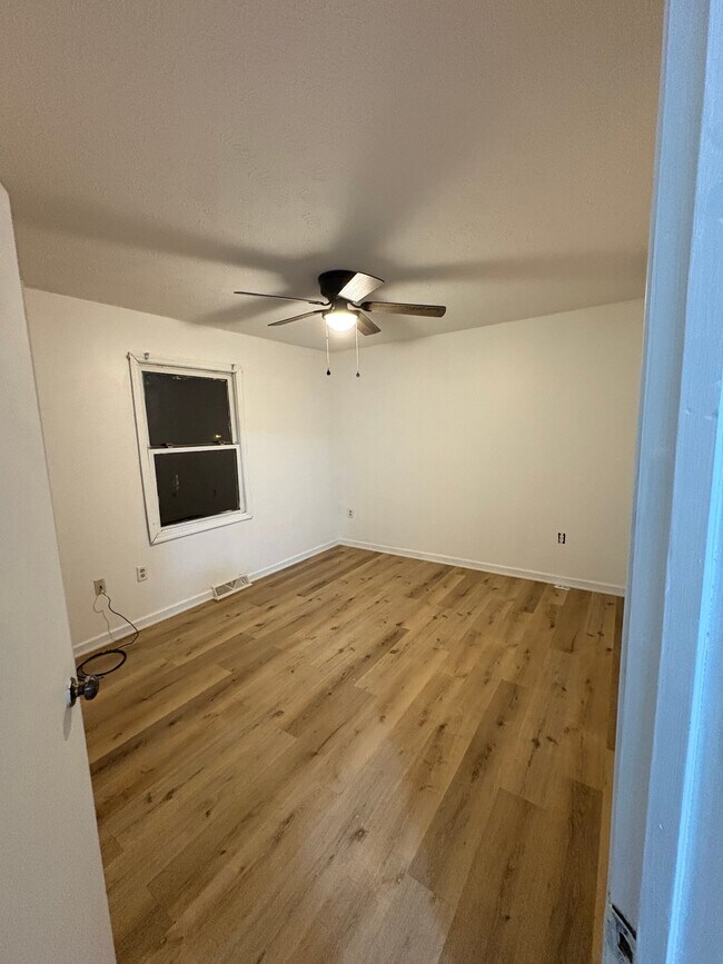 Foto del edificio - 304 S Keeneland Dr