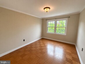 Building Photo - 6622 Boulevard View