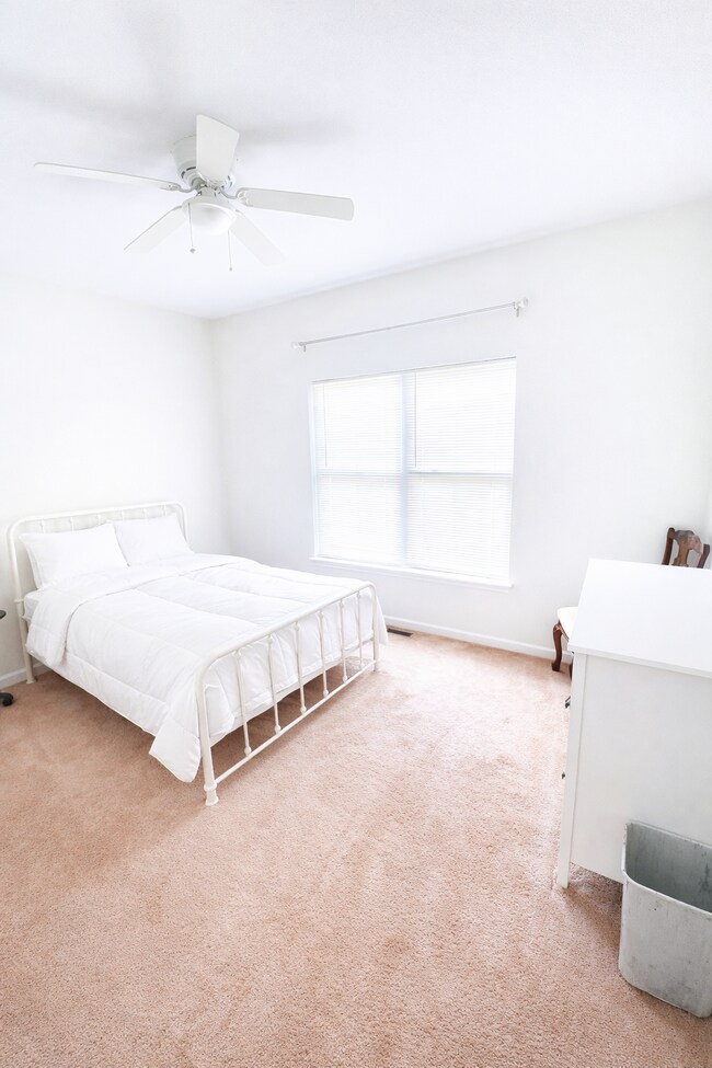 Building Photo - Affordable $285/Week Furnished Room in Westside Intown Atlanta – Utilities Included - High Speed ...