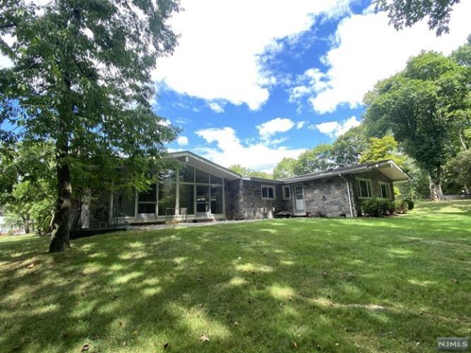 Primary Photo - 78 Venus Dr