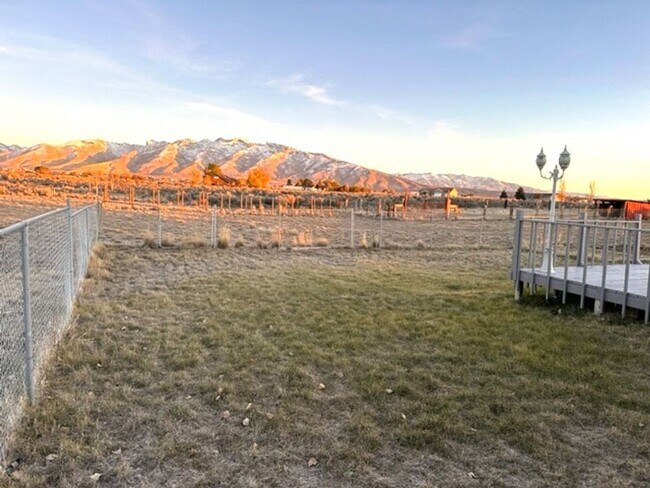 Building Photo - 3 bedroom 2 bath home in Spring Creek with a large shop