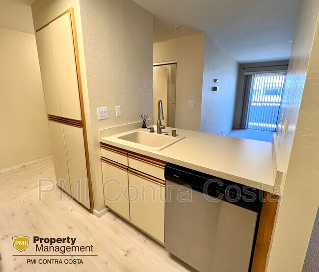 Foto del edificio - 3173 Wayside Plaza