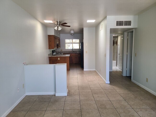 Building Photo - 2831 N Estrella Ave