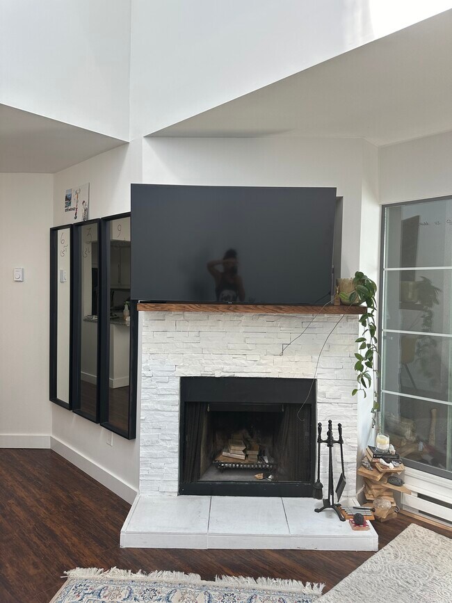 Building Photo - 1082 8th Av W