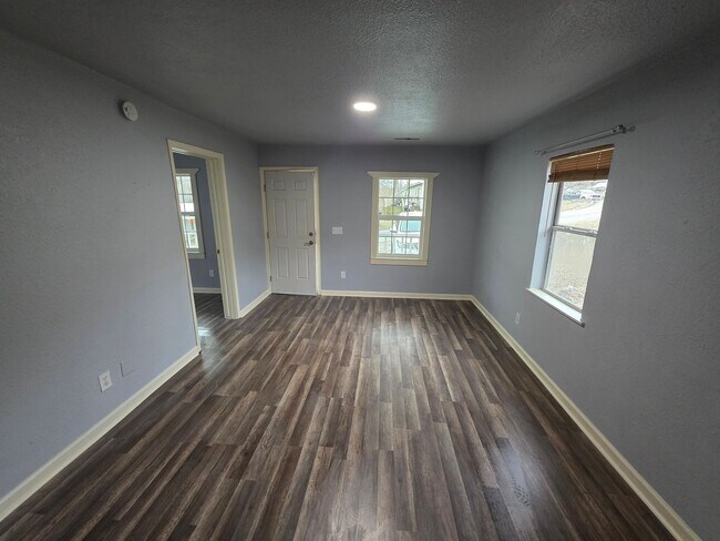 Building Photo - Recently remodeled 2-bedroom home close to the square