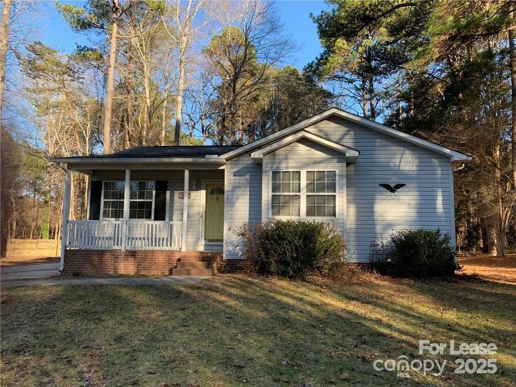 Primary Photo - 104 Pepper Cir