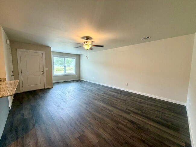 Foto del edificio - Now Available!  Close to Shaw AFB!