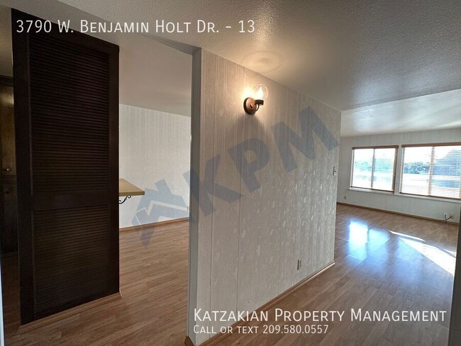 Foto del edificio - Downstairs Lakefront 2-Bedroom 2-Bath Nort...