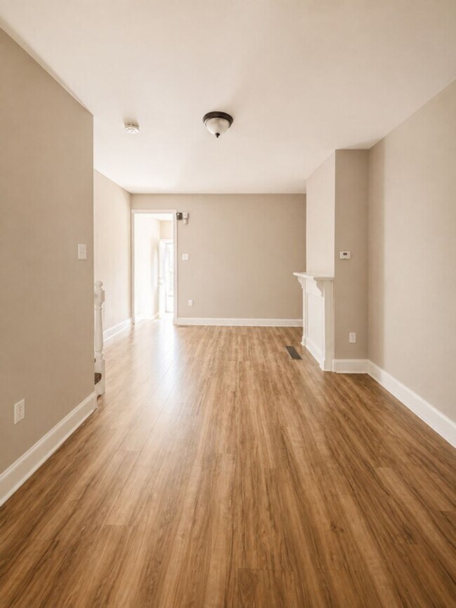 Foto del edificio - Updated 3-Bedroom Harrowgate Rental with Central Air & In-Home Laundry