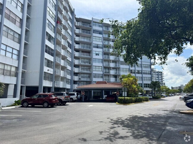 Building Photo - 1300 NE Miami Gardens Dr
