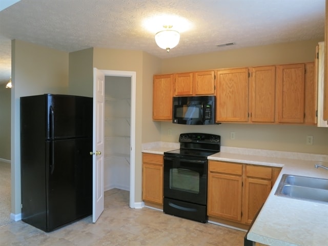Building Photo - 13920 Bruddy Dr