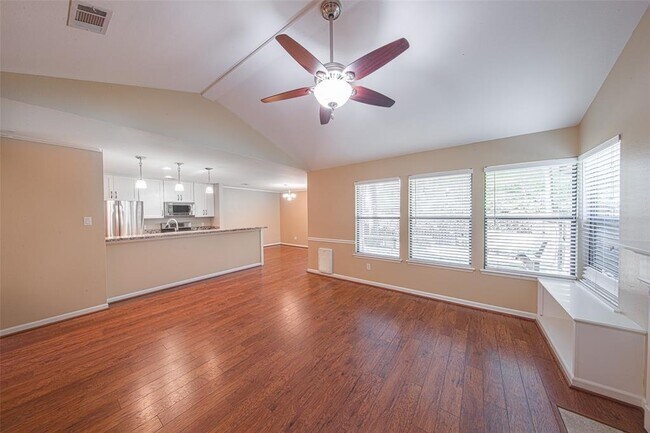 Foto del edificio - 49 Sawmill Grove Ln