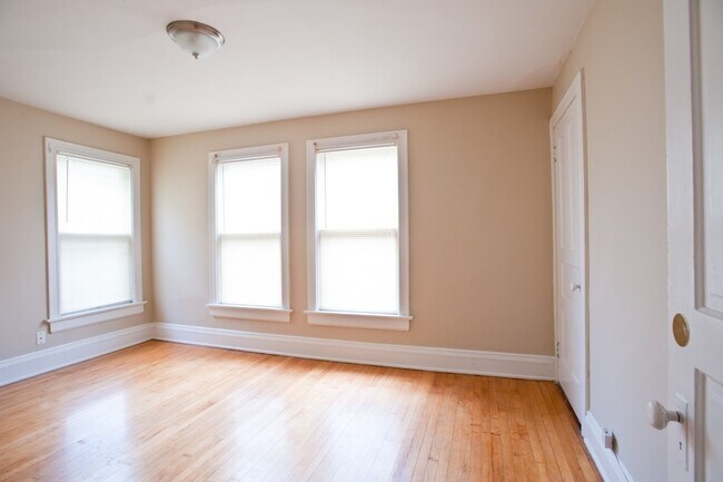 Building Photo - 2724/2726 N Murray Ave