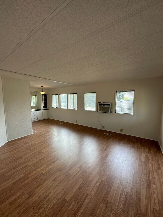 Building Photo - Cute 2-Bedroom & 2-Bathroom Single Family Home for Rent!
