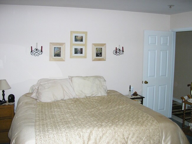Foto del edificio - 1011 Ringwood Ave