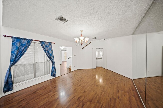 Foto del edificio - 1998 Augusta Dr