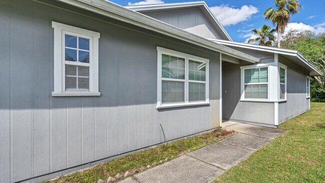 Building Photo - Great 3BR/2BA Villa in Carrollwood with on...