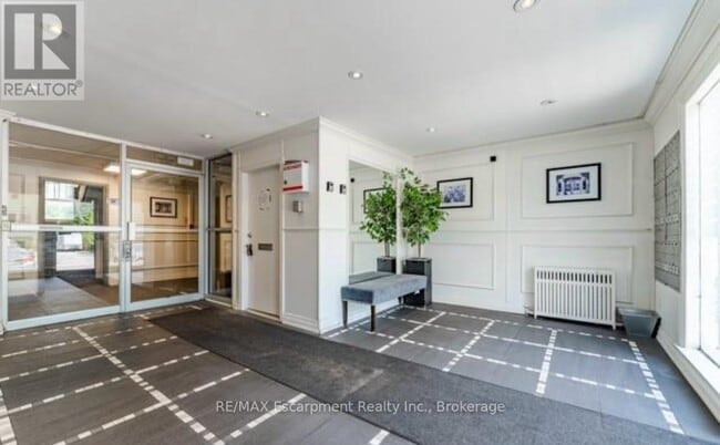 Building Photo - 110 S Forster Park Dr