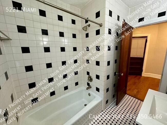 Building Photo - 5221 Miami-