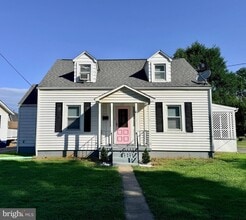 Building Photo - 225 E 2nd Ave