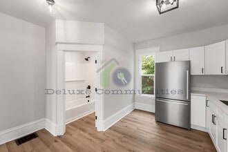 Building Photo - 606 Lafayette Ave NE