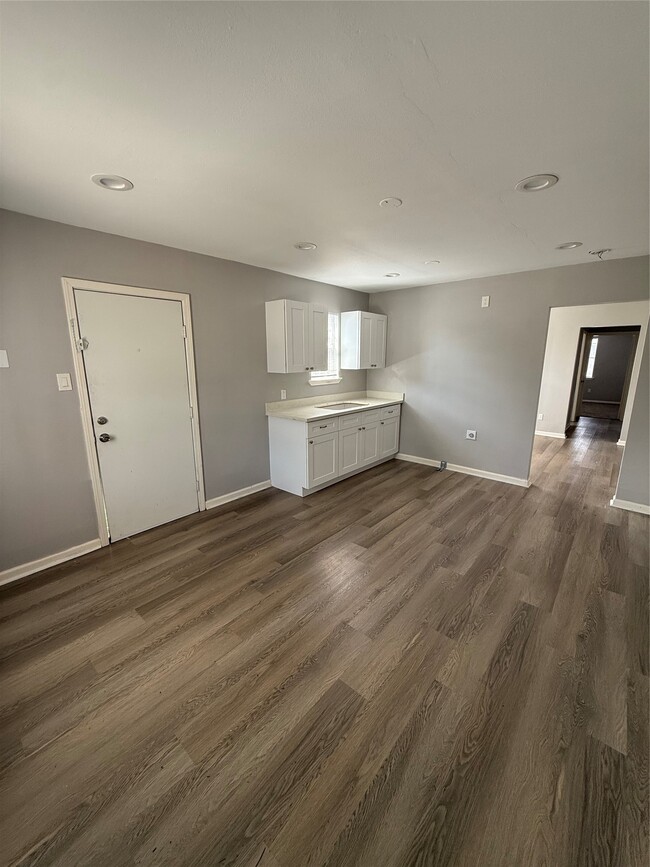 Building Photo - 4315 Chapman St