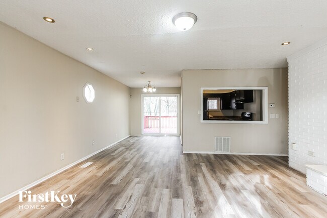Building Photo - 5876 Meadowlark Dr