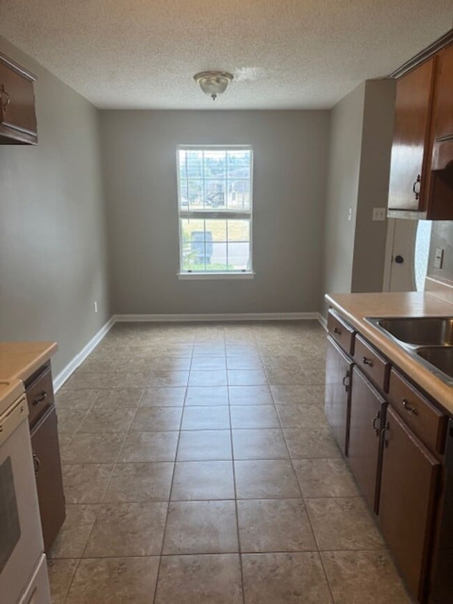Building Photo - Renovated 3 Bedroom 2 Bath Home for Rent!!