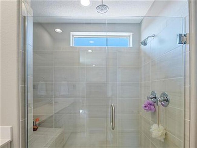 Building Photo - Exquisitely updated single-story 3 Bed 2 Bath